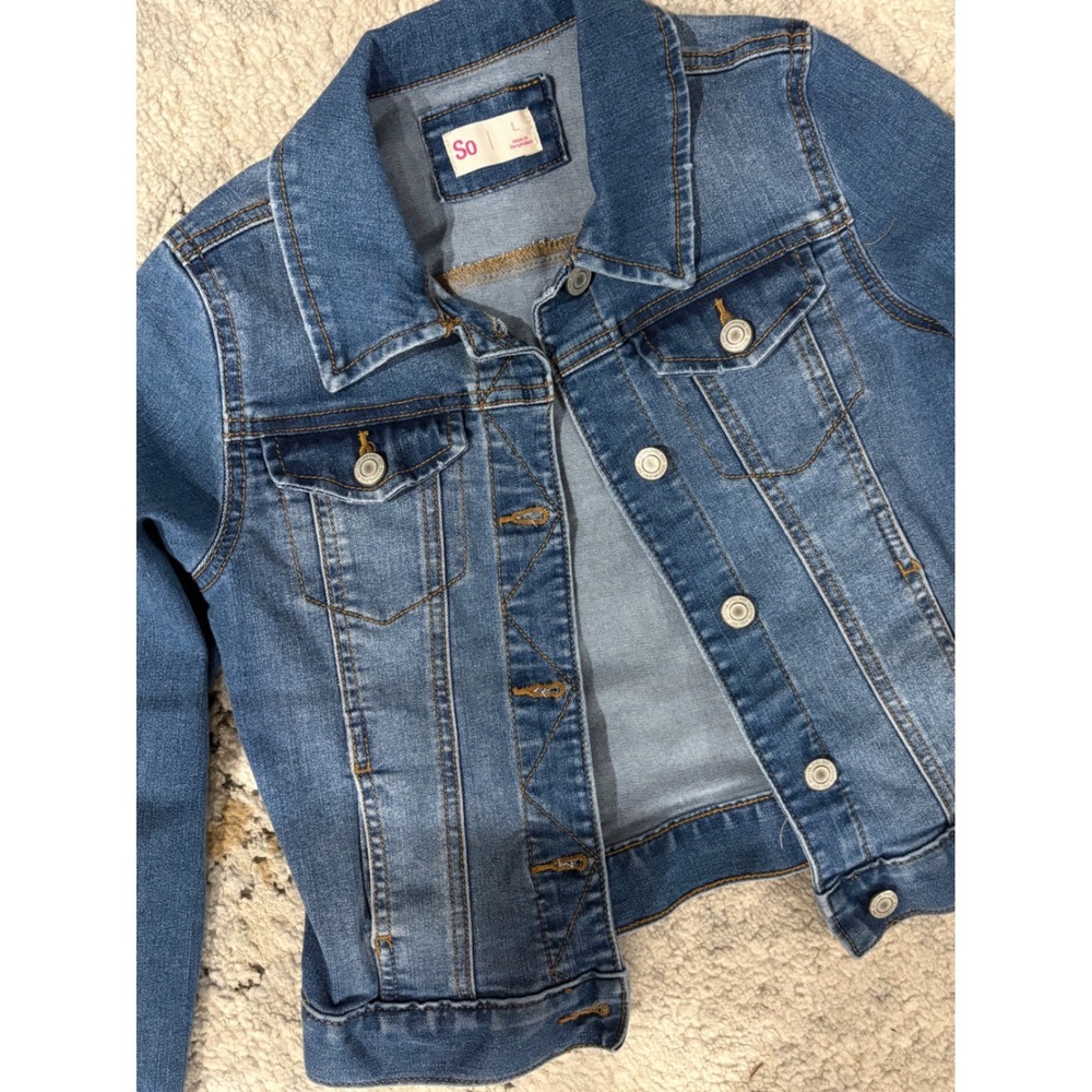 SO Girls Blue Denim Trucker Jacket Medium Wash Button Front Size Large L 8/10